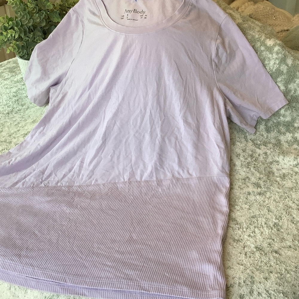 AnyBody Light Lavender Ribbed Hem Tunic Tee NWT Size Small